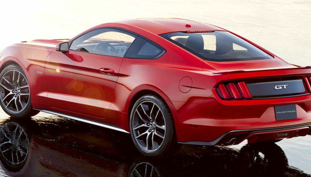 NY MOTOR: Nye Ford Mustang bli tilgjengelig med en firesylindret, 2,3-liters Ecoboost-motor med over 300 hk. FOTO: Ford