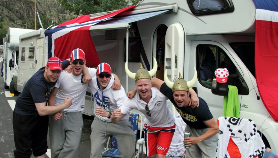 TOUR DE FRANCE: Tour de France er lett tilgjengelig, spesielt med bobil. Du trenger ingen billetter eller VIP-kort. Her gjelder det å finne en parkering, vente på syklistene og bare nyte av opplevelsen. FOTO: Privat