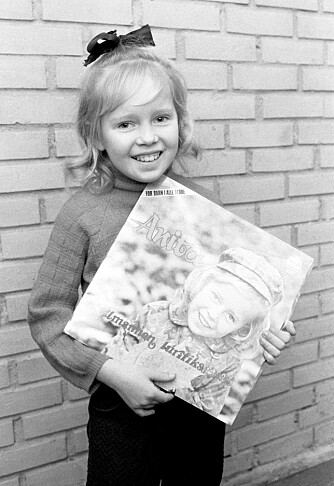 UNG STJERNE: Her er Anita som åtteåring med sin aller først plate. Året er 1969 og verden ligger for hennes føtter.