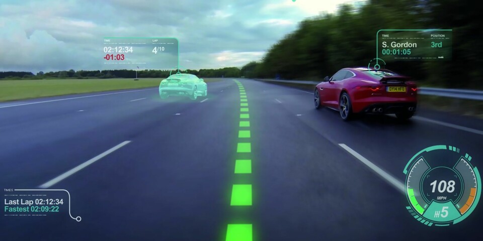 JAGERFLY: AR-HUD står for «augmented reality head up-display» og betyr i praksis at mer jagerflyteknologi finner veien inn i bilen