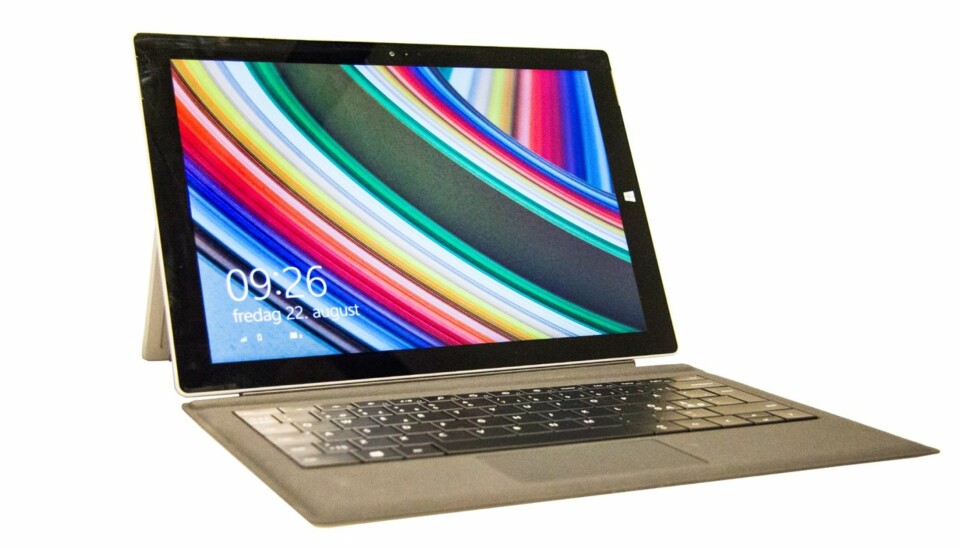 HYBRID: Surface Pro 3 tar mål av seg å være et fullverdig alternativ ti len bærbar PC, samtidig som det er en hybrid der man kan veksle mellom på bruke PC-en til både jobb og underholdning.