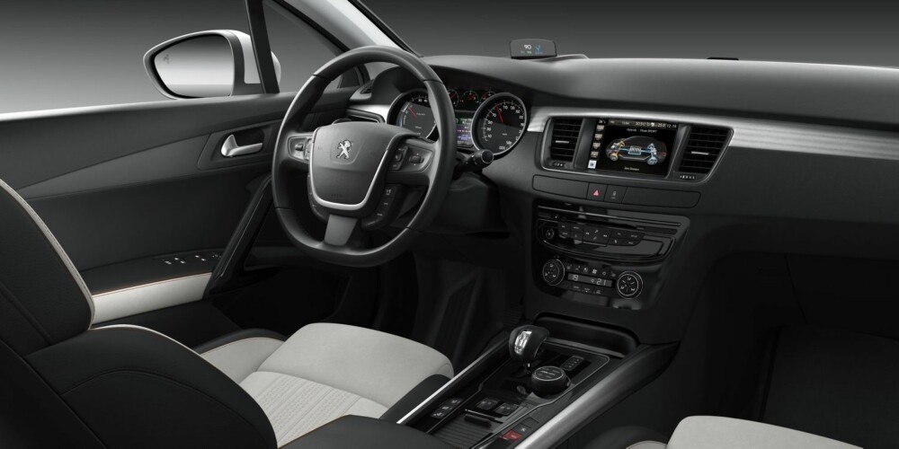 NY 508: Slik ser førermiljløet ut i fornyede Peugeot 508 RXH. FOTO: Peugeot NY 508: Slik ser førermiljløet ut i fornyede Peugeot 508 RXH. FOTO: Peugeot