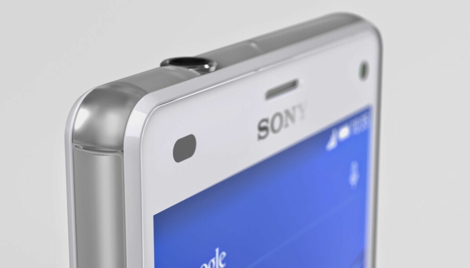 XPERIA Z3: Hils på Xperia Z3, Sonys nye toppmobil. Den er blitt tynnere enn noen av forgjengerne og den har fått en mer avrundet form.