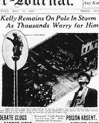 Uansett hvilken by han kom til, ble Shipwreck Kelly førstesidestoff når han klatret opp en flaggstang.