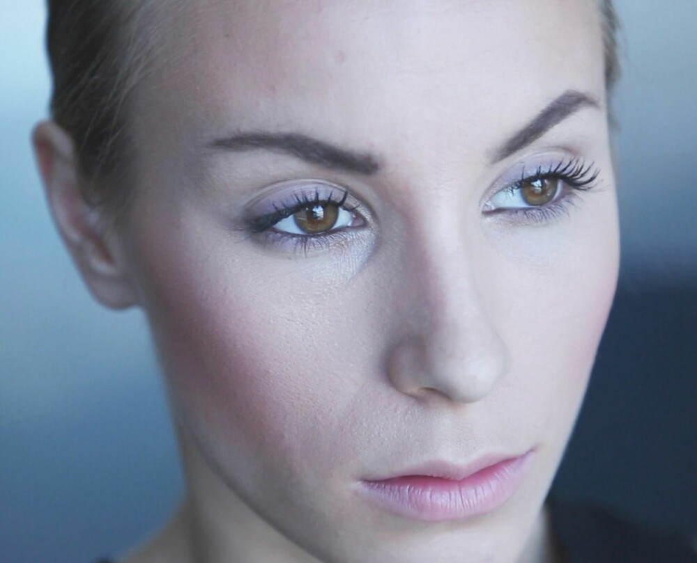 TO ULIKE BLUSH: Til festsminke kan det være fint å bruke to ulike blush - en i en varm tone, og en med rosatoner. TO ULIKE BLUSH: Til festsminke kan det være fint å bruke to ulike blush - en i en varm tone, og en med rosatoner.
