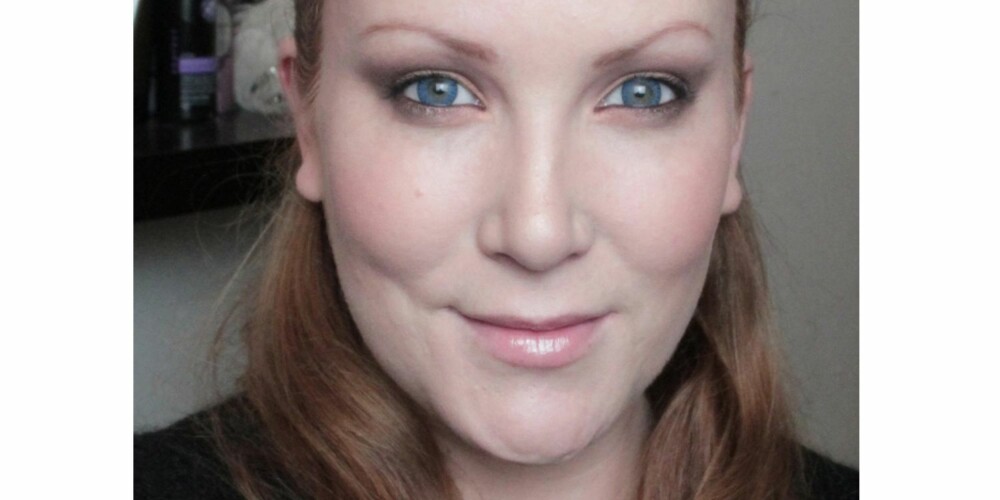 SMINKELOOK 4: Gull og bronze på øyne med glossy leppe SMINKELOOK 4: Gull og bronze på øyne med glossy leppe