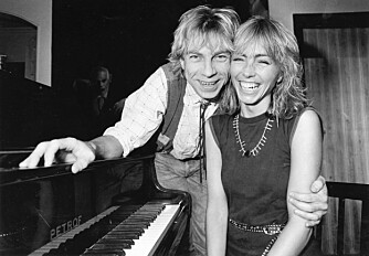 Stjernepar: Jahn Teigen og Anita Skorgan ble Norges mest omtalte kjendispar da de giftet seg i 1984. Her hjemme i stua i 1985. To år senere var det profilerte musikerparet skilt.