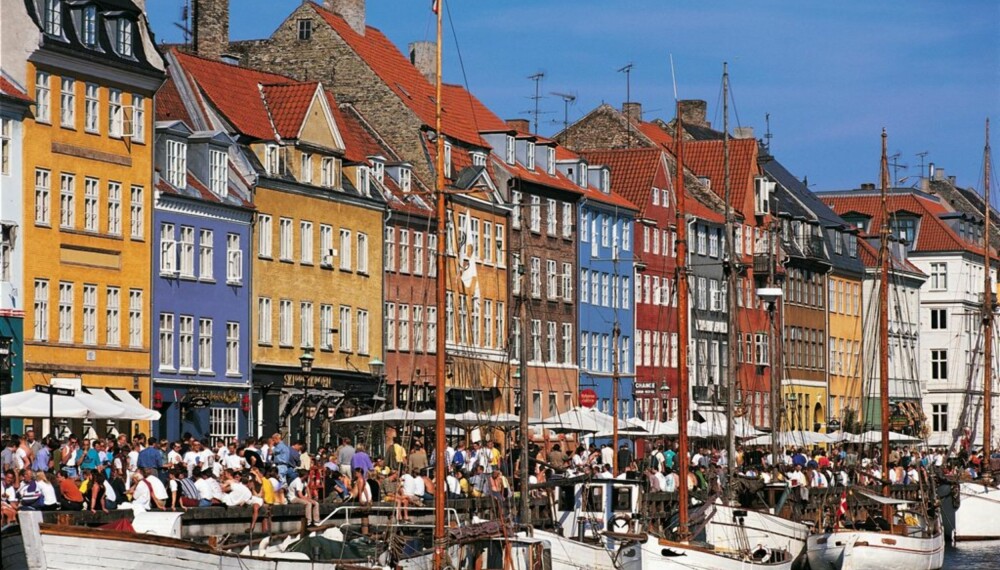 SENSOMMER: Nyt livet i København, for eksempel på en café i sjarmerende Nyhavn.
