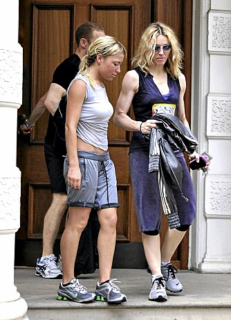 FORSVARER MADONNA: Stjernens personlige trener, Tracy Anderson (til v.), hevder at Madonna er frisk og sunn.