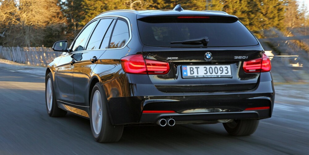 UTPREGET SPORTSLIG: 320i xDrive gir oss ikke ro og fred på norsk asfalt, som sjelden er stuegulvflat. Det er ok i en sportsbil, men dette er ei stasjonsvogn. UTPREGET SPORTSLIG: 320i xDrive gir oss ikke ro og fred på norsk asfalt, som sjelden er stuegulvflat. Det er ok i en sportsbil, men dette er ei stasjonsvogn.