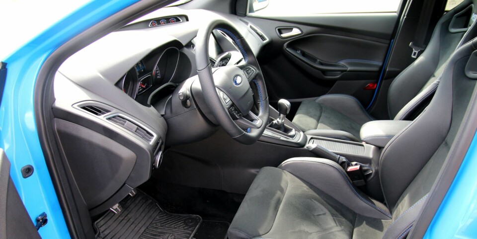 MER HARMONISK: Focus RS føles mer nedpå der Hondaen stusser. Og når alle kreftene får fire hjul å spille på, blir det litt mer ro og litt mer harmoni. Særlig gjelder det der asfalten er sporete.