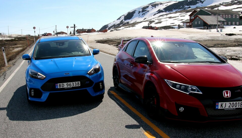 TØFF I TRYNET: Når du ser Focus RS alene, vil du aldri finne på å kalle den moderat. Men det blir den faktisk ved siden av Civic R.