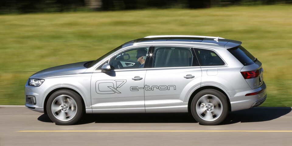 RASK OG GJERRIG: Makseffekt i drivlinjen er på 373 hk og 700 Nm dreiemoment. I vår 20 mil lange testrunde var forbruket kun 0,50 l/mil - et typisk tall for mange kompaktbiler med 1,6-liters dieselmotor.