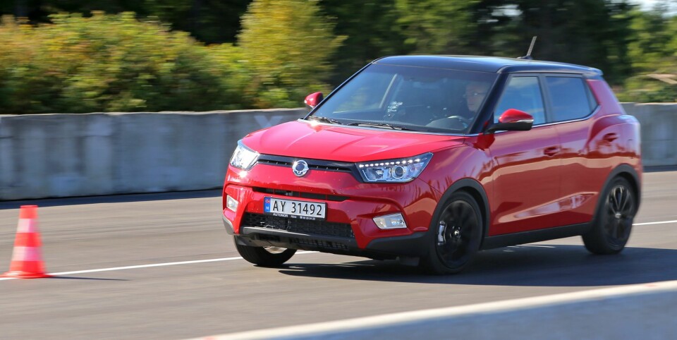 MER VOKSEN: Tivoli kjennes mer voksen enn Vitara, men uten at den får for mye av typiske SUV-ulemper som krenging og fjern kjørefølelse.