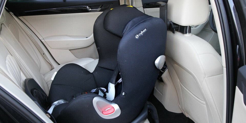 BON APETITT: Bakseteplassen er enorm og et bakovervendt barnesete settes enkelt på plass, uten at det går på bekostning av benplassen i forsetet.