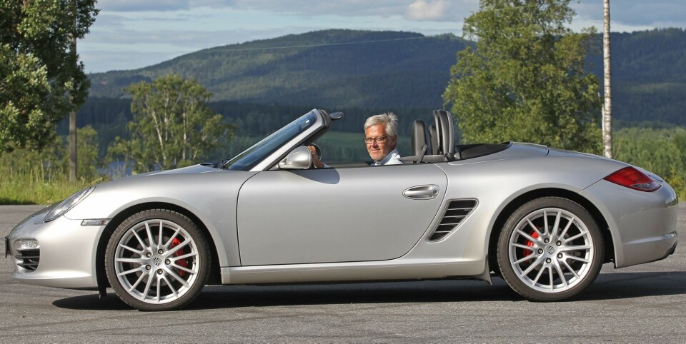 UT PÅ TUR: Mange vil dra kjensel på Bjørnsen som Vi Menn Bils testansvarlig siden midten av 1980-tallet. Langtur i Europa og Norge er Boxster-oppskriften for Terje.