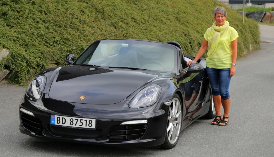 HELÅRSBIL: Den nye Boxsteren fra 2014 kan Lisa Thorvaldsen, som har jobbet med Porsche i 16 år, bruke hele året.
