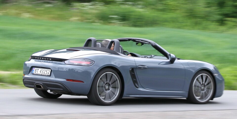 MODERNE TIDER: 718-navnet har den nyeste Boxster-modellen tatt med seg fra en løpsbil fra slutten av 50-tallet. 718 etterfulgte i sin tid 550-modellen den første Boxster hentet inspirasjon fra, så det finnes en viss logikk.