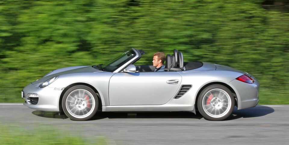 FRYD FOR ØRET: Boxster S-utgaven fra 2010 har 3,4-liters boxsersekser med 310 hk og 360 Nm. Dette er bilen i samlingen med finest lyd.