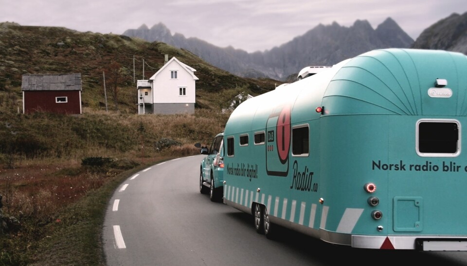 NORGE RUNDT: Radio.no er «markedsføringsorganet» for DAB-radio 
i Norge. De har blant annet kjørt rundt omkring med denne «radiobilen» for å hjelpe folk med overgangen fra FM til DAB.