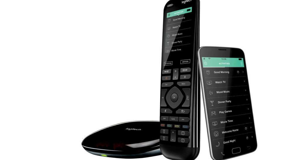 Harmony Elite er først og fremst for deg som vil gjemme både fjernkontroller og komponenter bak skapdører
i TV-benken.