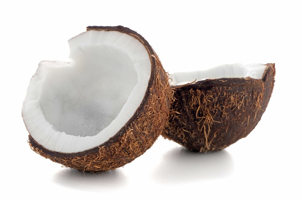MYE METTET FETT: – Kokosolje er ganske riktig en «hypet» matvare, men den skiller seg fra andre planteoljer ved at den inneholder mye mettet fett. Dette ser man lett fordi den er hard i romtemperatur, forklarer klinisk ernæringsfysiolog Mari Eskerud.