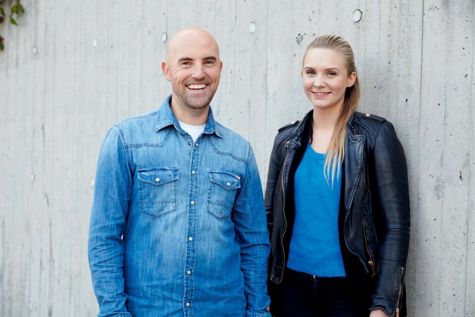 SØKTE PROFESJONELL HJELP: -Folk burde tenke mer med hjertet, mener Annika. Hun fant selv ut at pengene hun brukte på coaching ble mer verdt og varte lenger enn om hun hadde brukt dem på en kjole. Her med coach Espen Langseth.