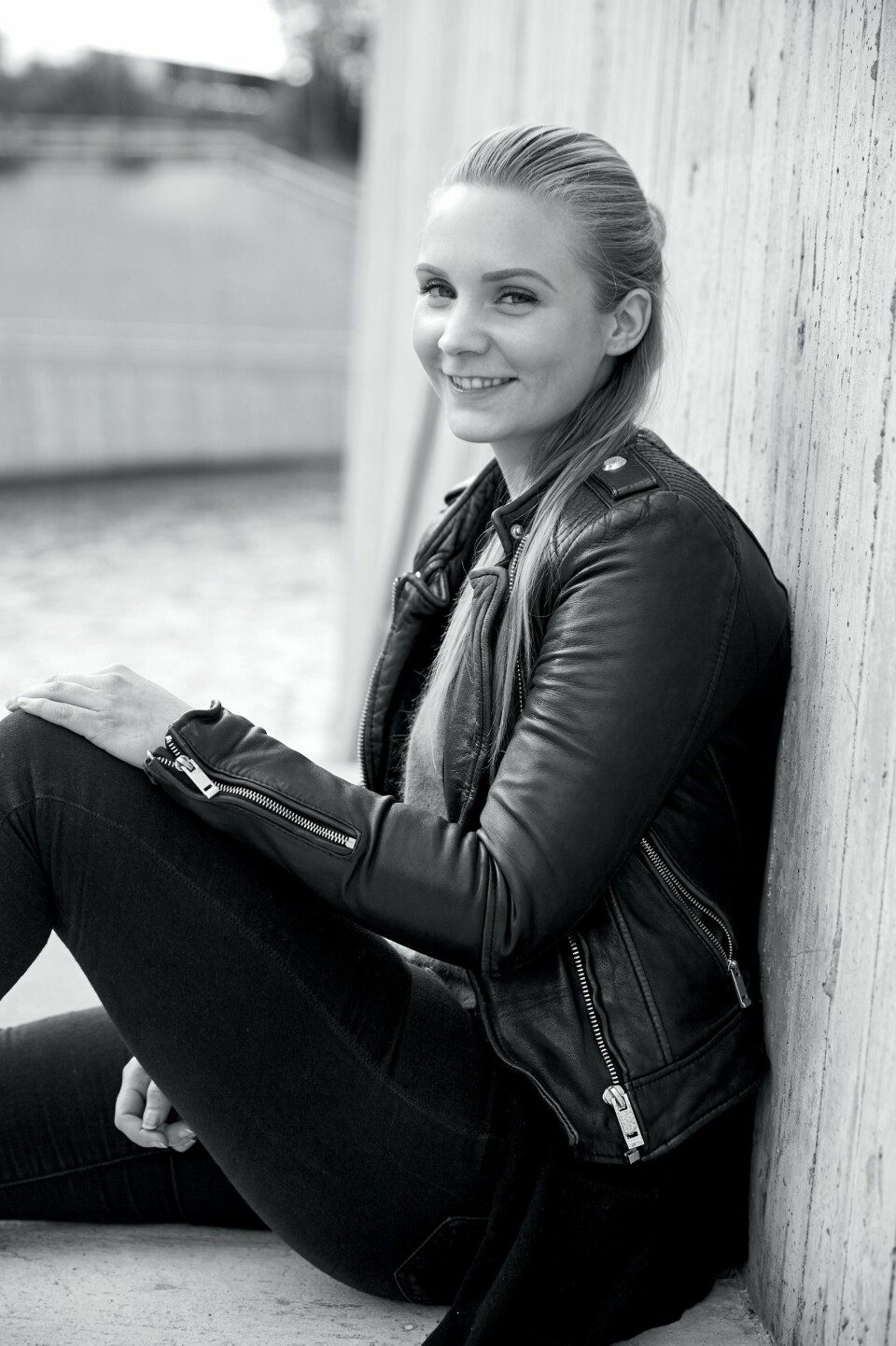 HAR NORMALE ARBEIDSTIDER: Opprinnelig hadde Annika planer om å bli gourmetkokk. Idag er hun lykkelig ansatt som makeupartist.