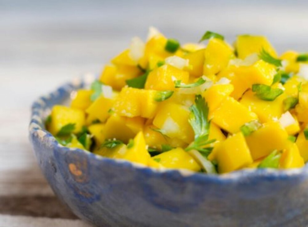 MANGOSALAT MED CHILI: Masse koriander og helt perfekt til tacokvelden! MANGOSALAT MED CHILI: Masse koriander og helt perfekt til tacokvelden!