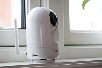 FUNKSJONSRIK: Foscam R2 er et funksjonsrikt IP-kamera. Det kan rotere nesten helt rundt sin egen akse og kameraet kan tiltes 100 grader vertikalt.