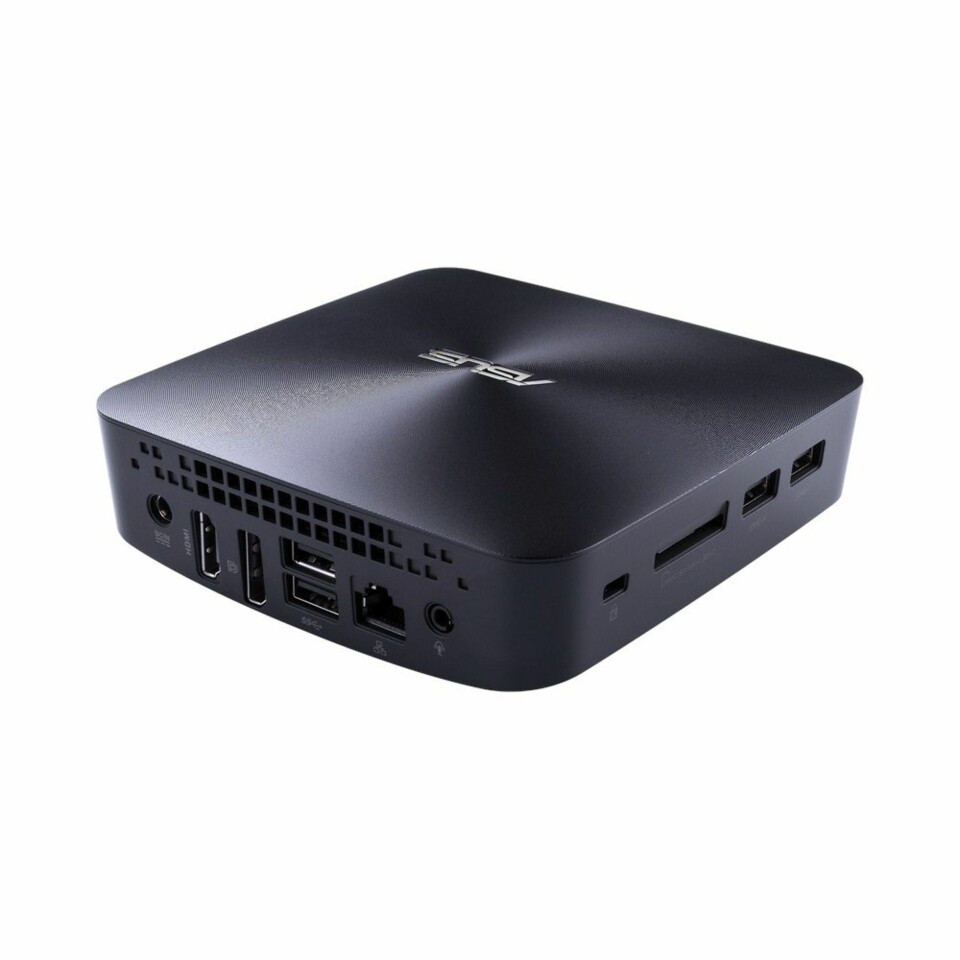 ALT DU TRENGER: En kombinert mikrofon-
og hodetelefonkontakt, fire USB-porter, kortleser, nettverk, HDMI og DisplayPort. Sistnevnte forer 4K-skjermen din med 60 Hz.