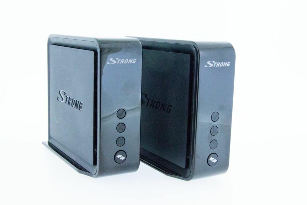 NETTVERK: Strong Connection Kit har to Ethernet-porter. Vi erfarte at vi fikk betraktelig bedre ytelse da vi bruke Ethernet-portene vs. kun en trådløs overføring. NETTVERK: Strong Connection Kit har to Ethernet-porter. Vi erfarte at vi fikk betraktelig bedre ytelse da vi bruke Ethernet-portene vs. kun en trådløs overføring.