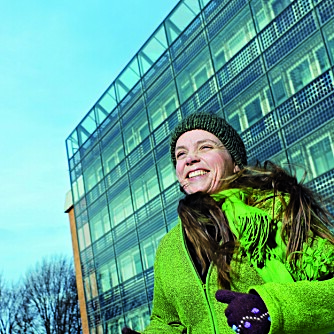 Inger Andresen er professor i integrert energidesign
ved NTNU og ekspert på energieffektivisering av
bygg. – Et lavenergihus gir mange ekstrakvaliteter
i tillegg til å være miljøvennlig, som høy kvalitet og
godt inneklima. Også er det en god investering,
sier hun. Inger Andresen er professor i integrert energidesign
ved NTNU og ekspert på energieffektivisering av
bygg. – Et lavenergihus gir mange ekstrakvaliteter
i tillegg til å være miljøvennlig, som høy kvalitet og
godt inneklima. Også er det en god investering,
sier hun.