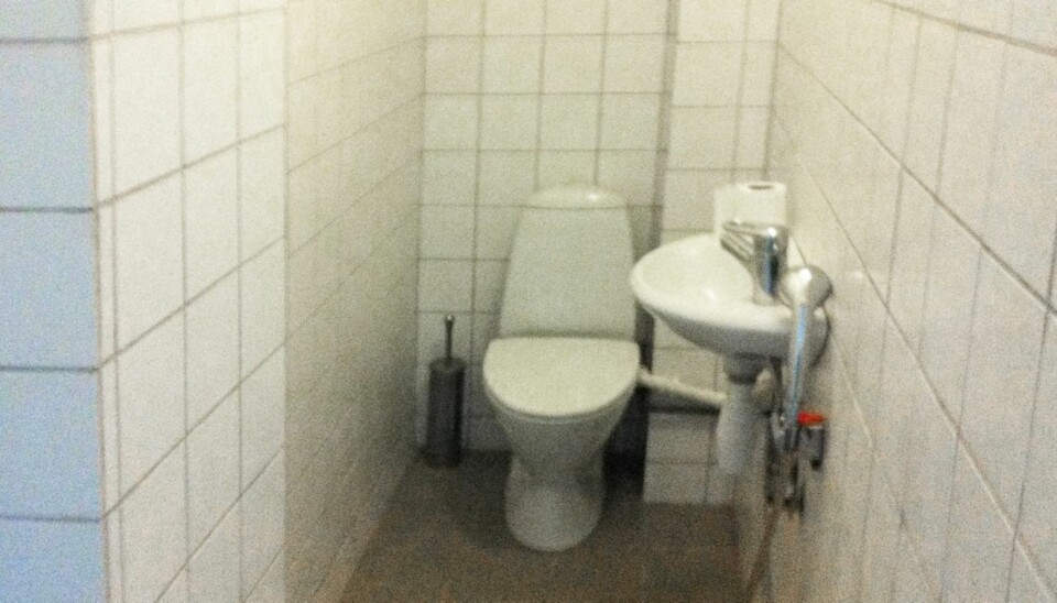 Å dusje fra vasken var ikke en holdbar
løsning, så familien bestemte
seg for å rive ned badet og bygge
nytt. Det er en mye større jobb enn å
bare pusse opp, men noen ganger
er det verd kostnaden og innsatsen.