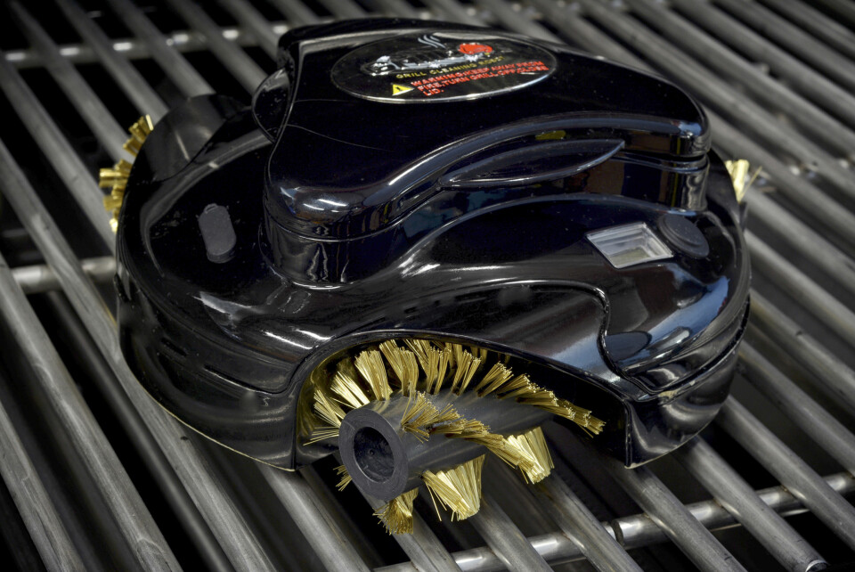 Roboten Grillbot sparer deg for jobben
med å rense grillen etter bruk.