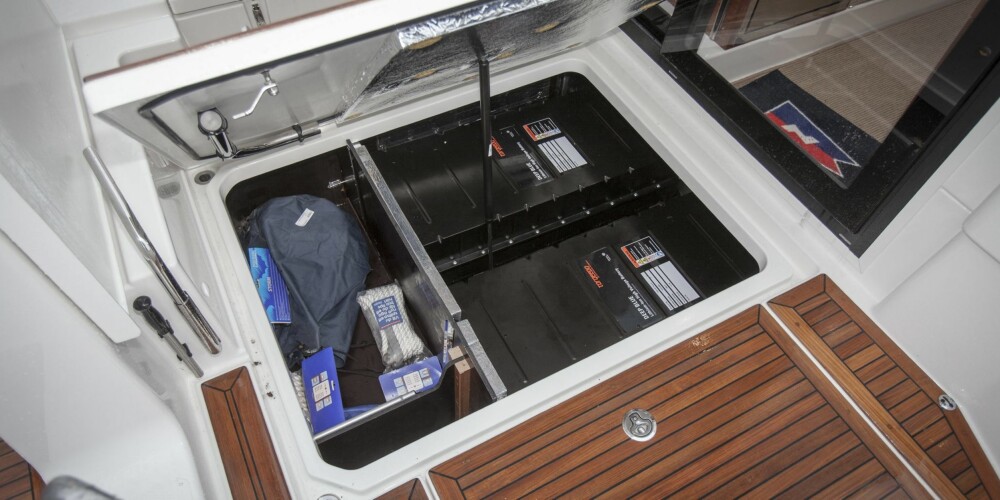 TO BATTERIER: Standardutgaven av el-båten har to batterier under dørken. Det er også mulig å få båten levert med fire, og rekkevidden vil da nesten dobles.