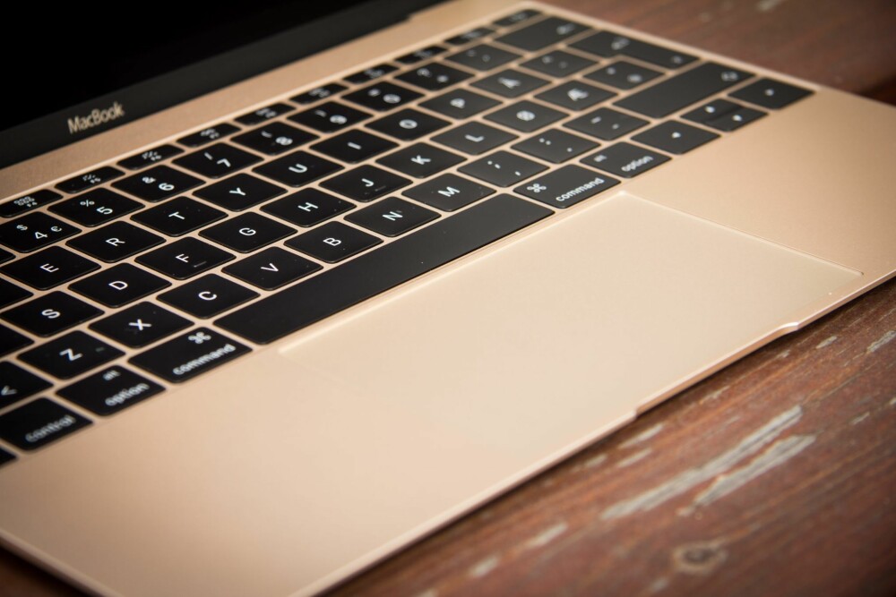 STYRING: Om tastaturet er ukomfortabelt, er i hvert fall pekeplaten utrolig bra. STYRING: Om tastaturet er ukomfortabelt, er i hvert fall pekeplaten utrolig bra.