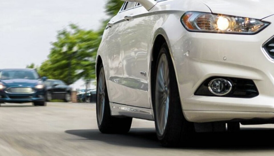 HELT SELVKJØRENDE: Ford Fusion Hybrid er det foreløpige navnet på den selvkjørende bilen Ford hevder å skulle masseprodusere innen 2021. FOTO: Ford