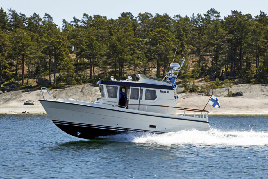 KJAPP: Med største motoralternativ går Targa 30.1 over 42 knop  (Foto: Kari Wilén/Finnboat).