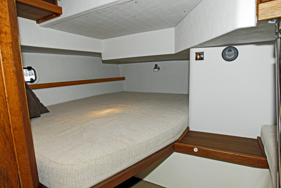 AKTERKABIN: Dobbeltkøye på babord side blir nok oftest brukt, men det finnes en soveplass til akter (Foto: Kari Wilén/Finnboat).