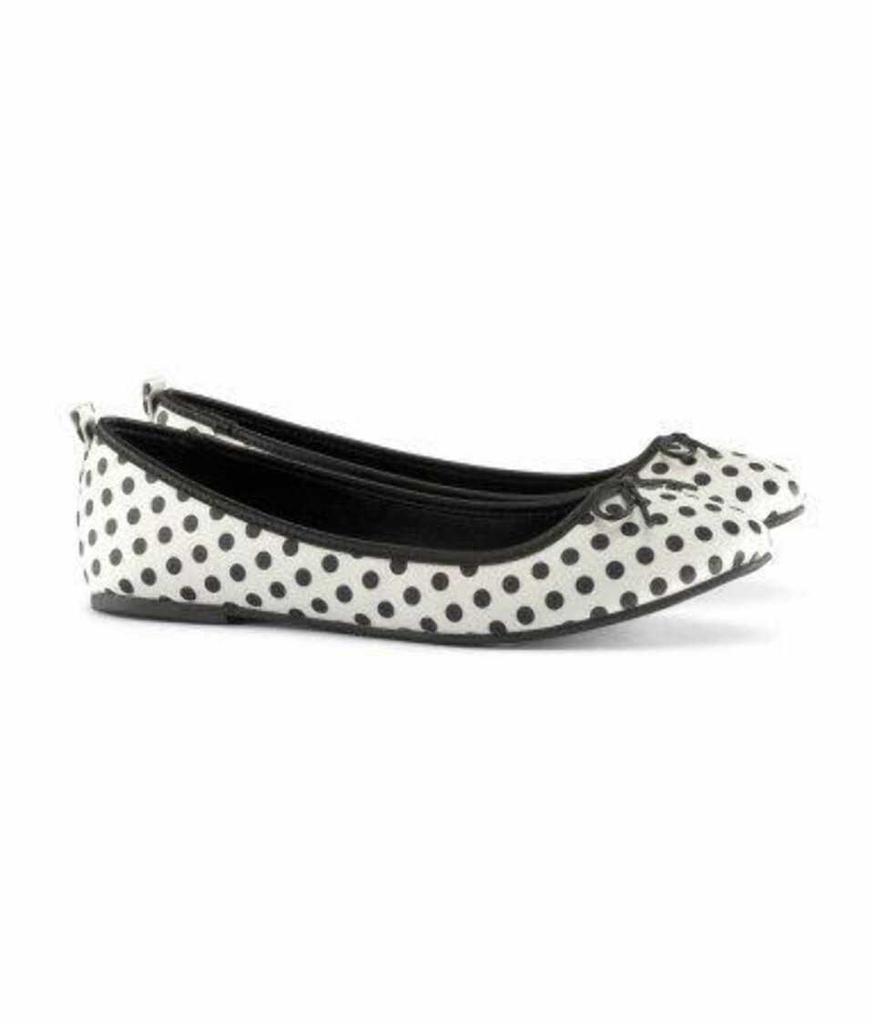 Prikkete ballerinasko fra H&M, kr 129,–