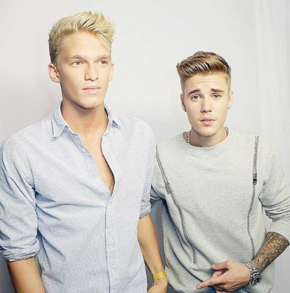 Cody Simpson postet kompisbilde med Justin Bieber.