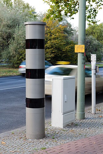 LURING: Denne stolpen er en fotoboks i Berlin. Foto: Wikimedia Commons/Sebastian