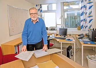 PAKKER: Etter over 40 år i NRK, takker Oddgeir for seg. Snart er kontoret i Ålesund tomt.