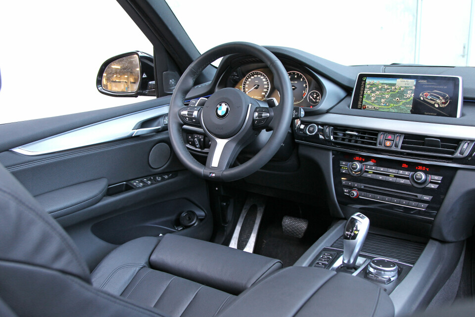 PRISVINNER: Den rimeligste BMW X5 40e koster 784 800 kroner og ligger ca. 120 000 kroner under den sammenlignbare dieselutgaven (30d) i pris.