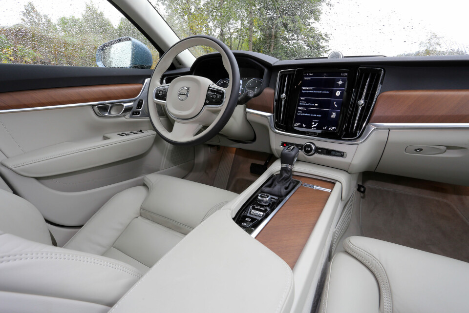 UTSTYR FOR 300 000: Testbilen er ekstremt påkostet, med en pris som er 300 000 kroner høyere enn basisutgaven (Kinetic). Her er det lett å trives.