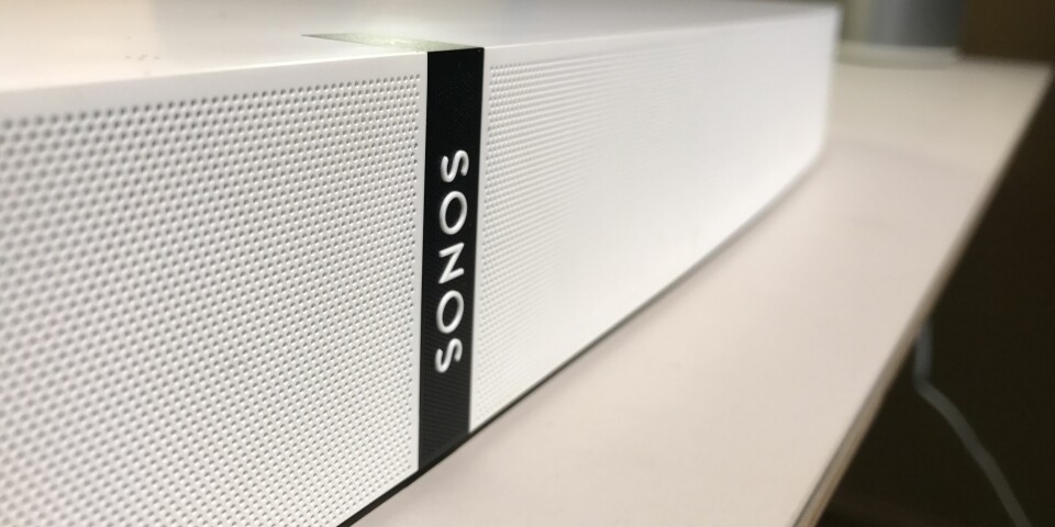 PLAYBASE: Sonos Playbase er Sonos andre produkt som skal gi deg bedre TV-lyd. Fra før har selskapet lydplanken Playbar.