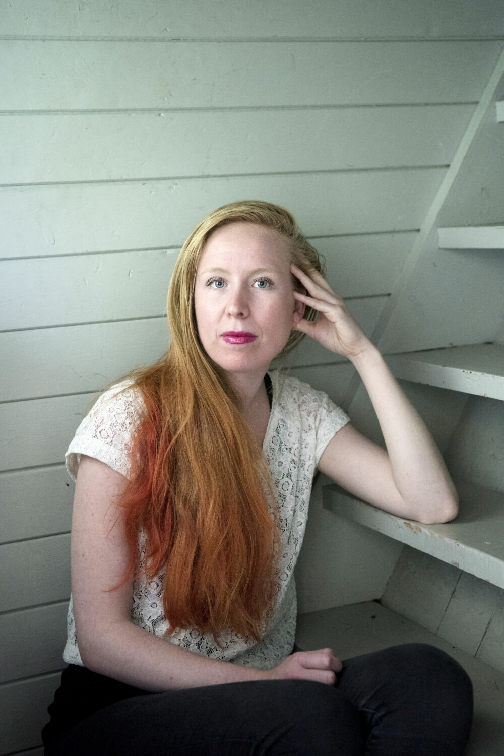 Led i stillhet: Tone Rose Bratland var det stille barnet som ble flink til å late som om alt var i orden. Men bak fasaden var det mye smerte. Led i stillhet: Tone Rose Bratland var det stille barnet som ble flink til å late som om alt var i orden. Men bak fasaden var det mye smerte.