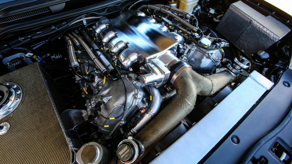 ENORME YTELSER: Med utgangspunkt i en 5,7-liters V8-er har Toyota ved hjelp av blant annet to svære turboer tryllet fram 2000 hestekrefter ENORME YTELSER: Med utgangspunkt i en 5,7-liters V8-er har Toyota ved hjelp av blant annet to svære turboer tryllet fram 2000 hestekrefter