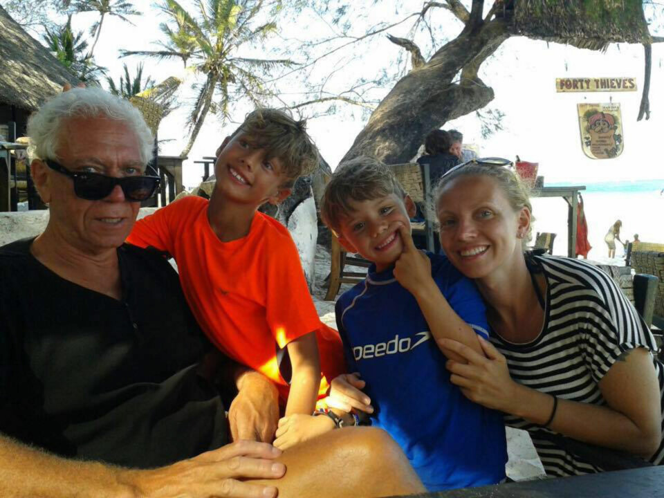 Familien: Både guttene og bestefar Jan Steinar Pedersen stortrives i hverandres selskap de ukene mamma er på jobb.